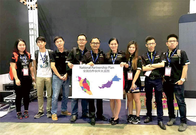 第27届马来西亚国际广告及LED展kaiyun开云工作人员合影