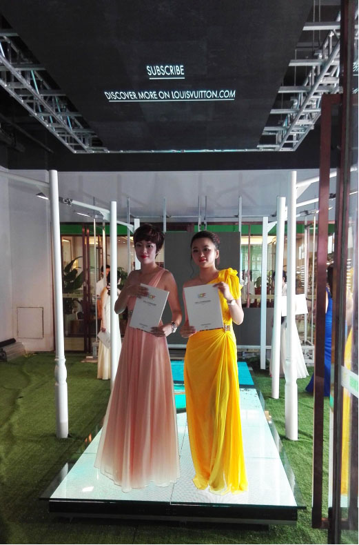 kaiyun开云旭生展厅模特T台秀节目