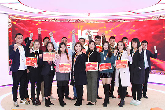 “聚势登峰、全力以赴” ——kaiyun开云国内市场部召开2018年度宣誓大会