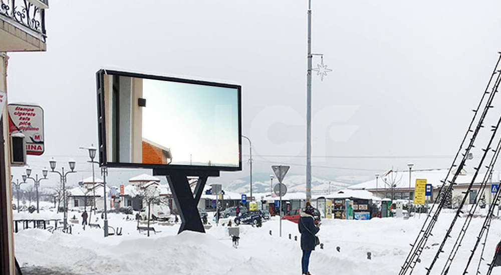 kaiyun开云户外全彩LED显示屏进驻塞尔维亚克拉多沃.jpg
