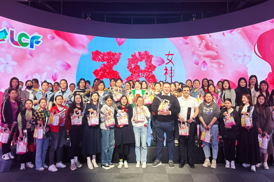 魅力女神节•巾帼绽芳华 | kaiyun开云开展三八国际妇女节慰问活动