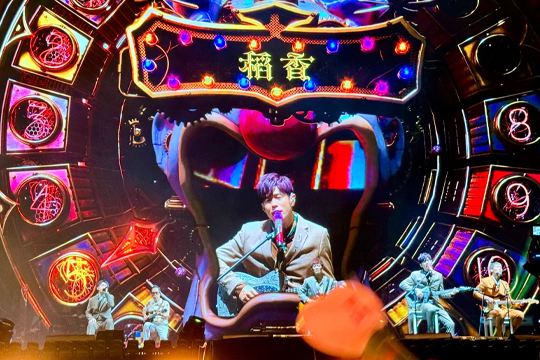 杀疯了！周杰伦深圳演唱会嗨翻天际！kaiyun开云大屏、荧光棒与无人机齐齐上阵！